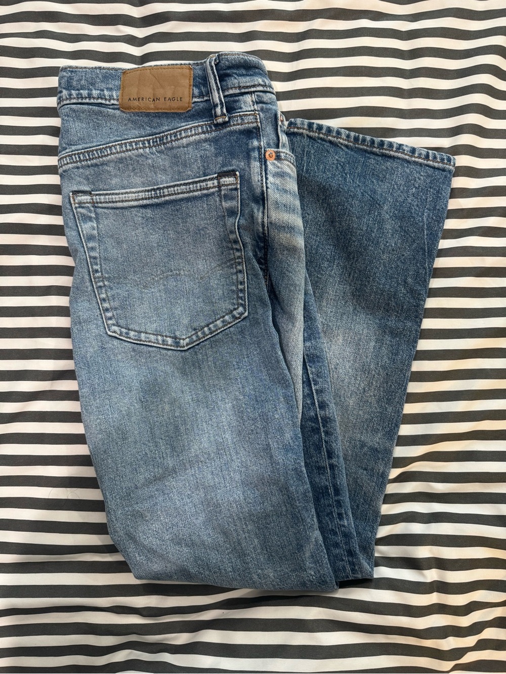 American Eagle Outfitters Women's Straight Leg Light Blue Denim Jeans